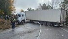 На Култукском тракте столкнулись две фуры, движение регулируют вручную