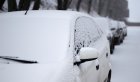Снегопад застопорил фуры на Култукском тракте: пробки растянулись на 4 километра