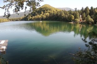 Экопарк "Южный Байкал",  вид на озеро Изумрудное