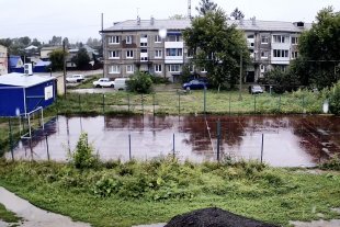 п.Мегет,  ул.Ленина,1, cпортплощадка