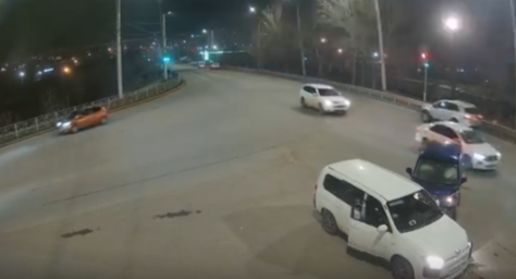 Момент ДТП в Иркутске попал на онлайн-камеру WEACOM.RU (Видео)