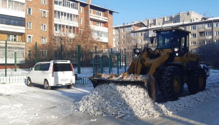 В Ленинском округе Иркутска приступили к грейдированию дворов и межквартальных проездов