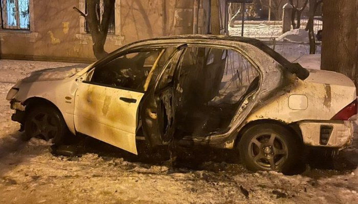 Иркутянин сжег свой автомобиль из-за конфликта с девушкой
