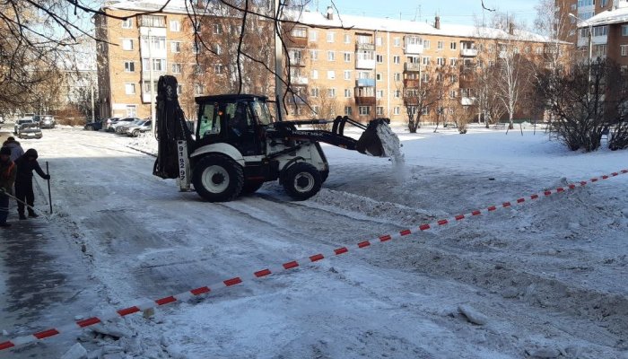 В Октябрьском районе от снега очистили около 340 дворов