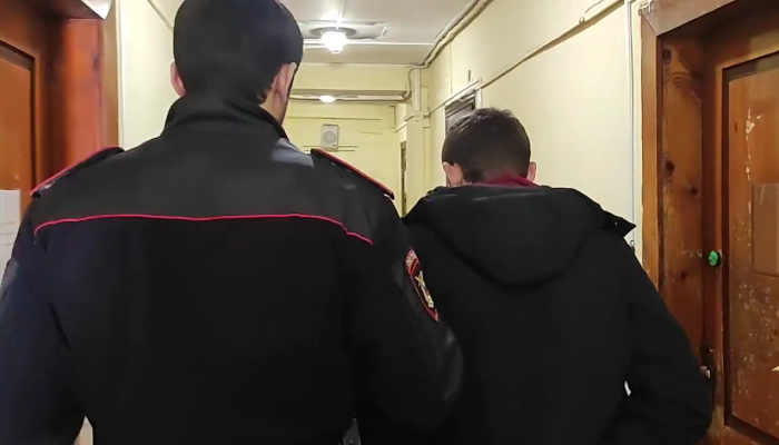 В Приангарье за грабеж задержали троих парней
