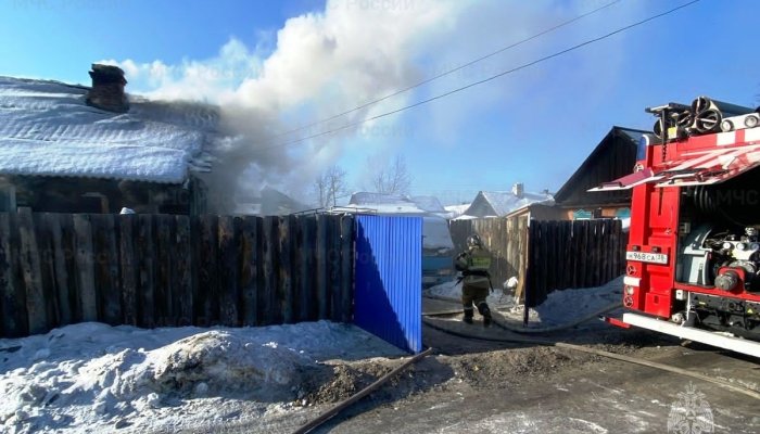 11 февраля на пожарах в Иркутской области два человека пострадали и один погиб