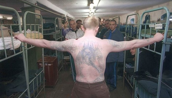 Ангарчанин получил условный срок за татуировки