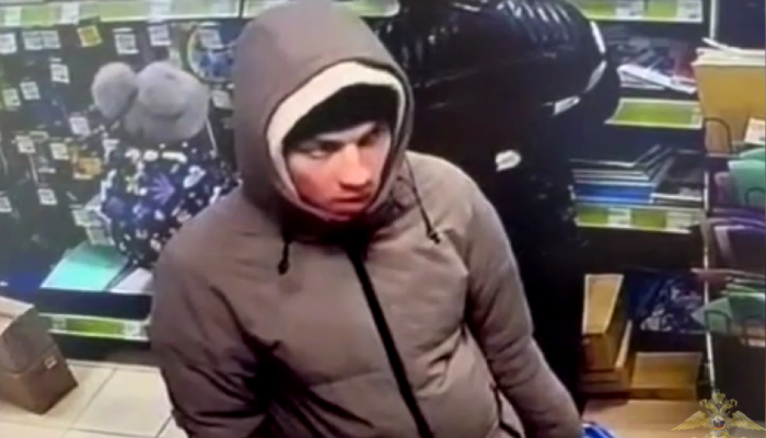 В Иркутске разыскивают мужчину, оплатившего покупки чужой картой