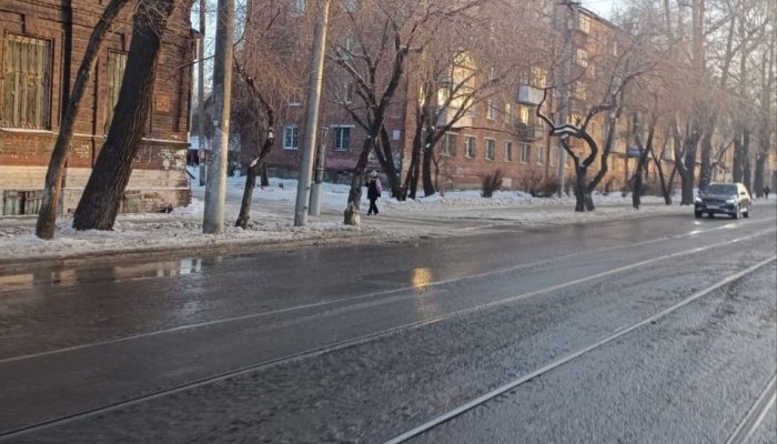 В Иркутске устранили коммунальную аварию на улице Декабрьских событий