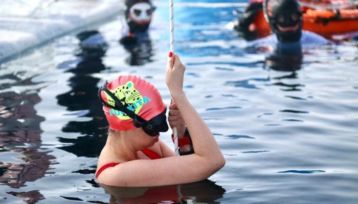 На Байкале спортсменка Мария Ольшевская установила рекорд России по подледному фридайвингу