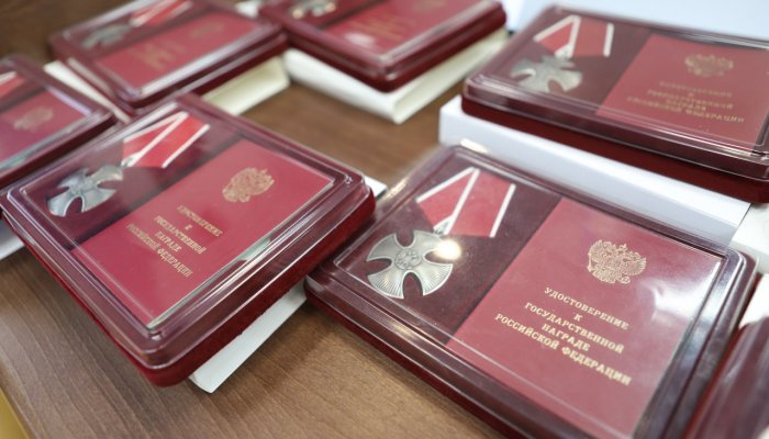 Семьям участников СВО передали ордена Мужества