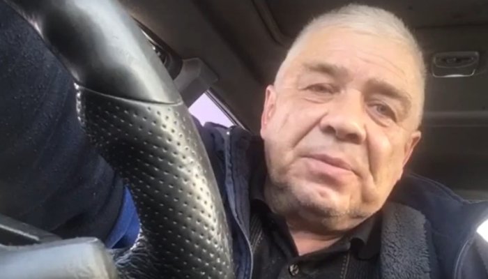 В Приангарье полицейские помогли водителю, который застрял в сугробе