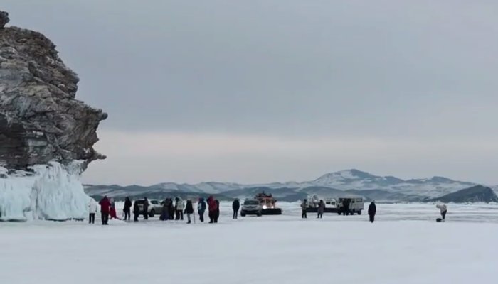 Очередной автомобиль провалился под лед на Малом Море