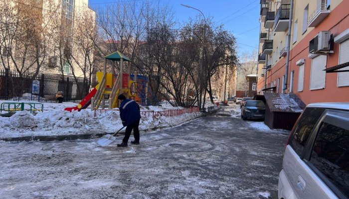 В адрес управляющих компаний Иркутска направили 124 предостережения о некачественной уборке дворов