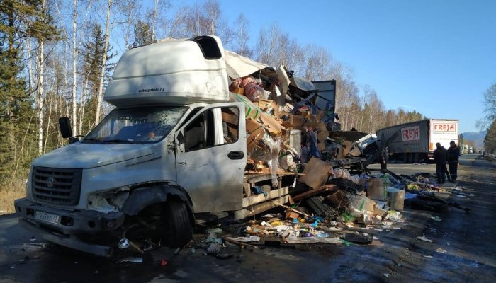 Три большегруза столкнулись в Слюдянском районе