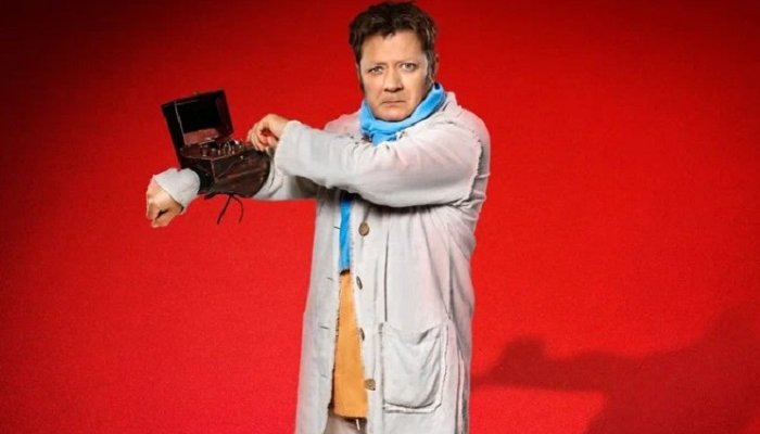 Телеканал ТНТ покажет шпионскую комедию «Красный 5» с Денисом Шведовым и иркутянином Яном Цапником