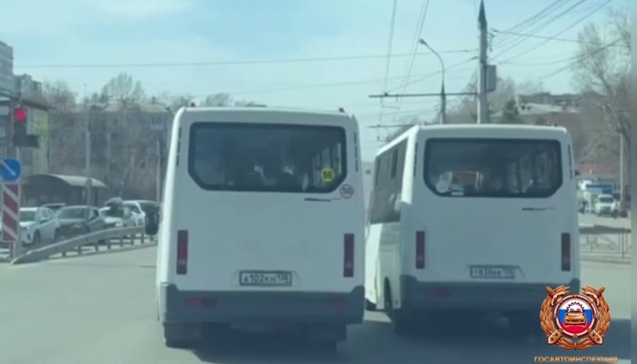 В Иркутске водители двух маршруток одновременно нарушили ПДД