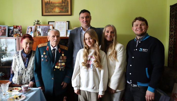 Руслан Болотов поздравил ветерана ВОВ со 105-летием