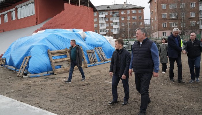 В Тулуне ремонтируют стадион «Шахтер», пострадавший от паводка 2019 года