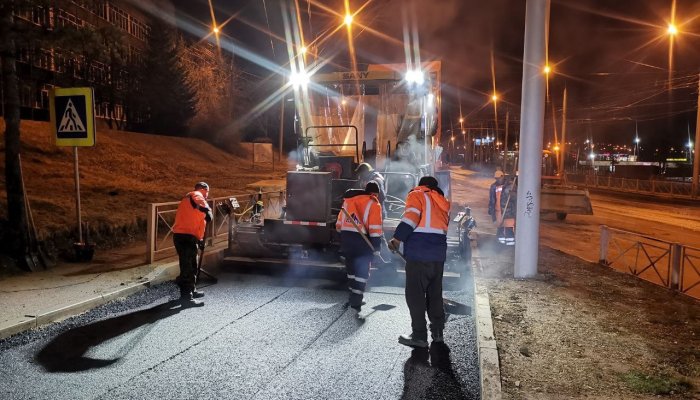 В Иркутске ведется ремонт дорог асфальтовыми картами