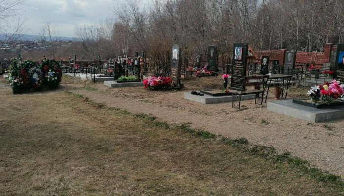В Иркутске провели субботник на месте захоронения участников СВО