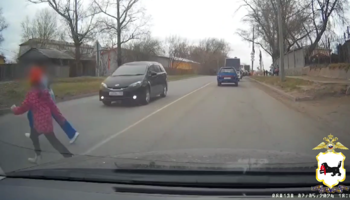 В Иркутске двое девочек попали под колеса автомобиля
