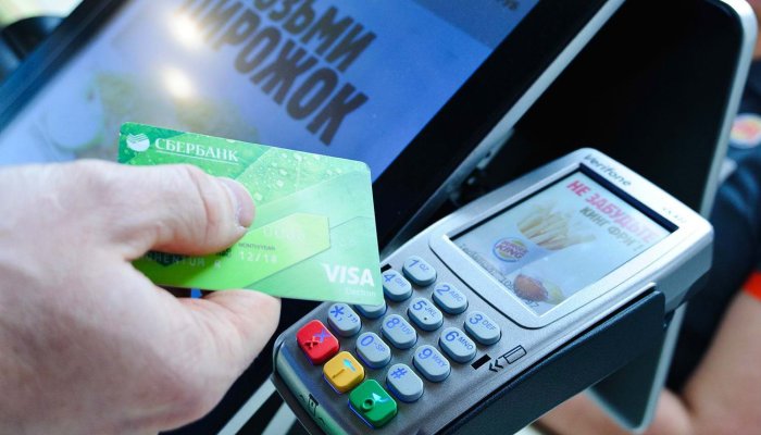 За прошедшие праздничные выходные жители Приангарья отдали аферистам более 12 млн рублей