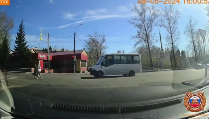 В Иркутске полиция установила водителя маршрутки, грубо нарушившего ПДД (Видео)