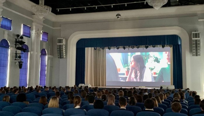 Премьеру фильма «Тыловики» показали в Суворовском училище