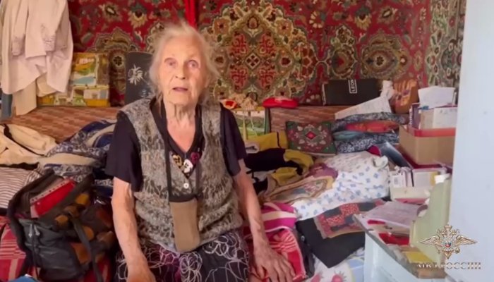 Мужчина украл у 90-летней иркутянки сбережения