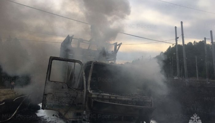 Грузовик сгорел в Тайшетском районе