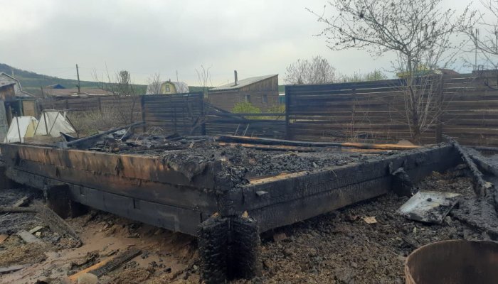 Подросток погиб на пожаре в дачном садоводстве Братского района