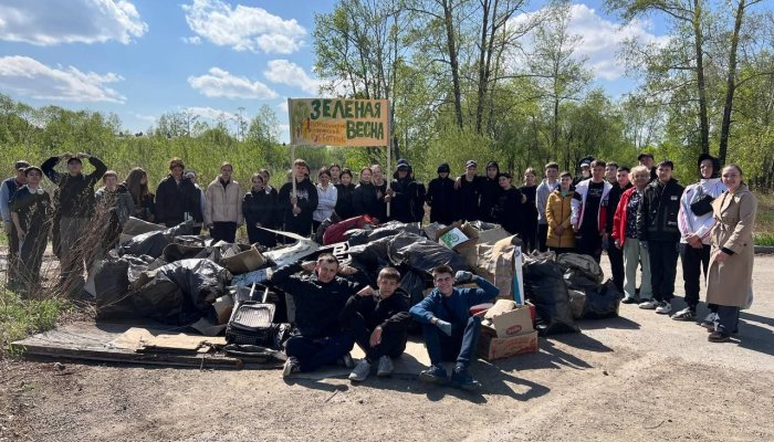 Иркутские школьники собрали более восьми кубометров мусора с берега Ушаковки