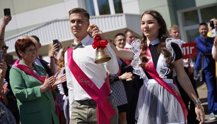 В школах Приангарья проходят последние звонки