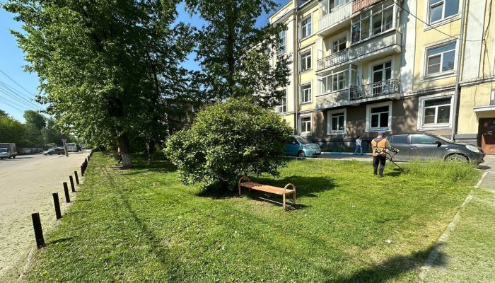 Во всех районах Иркутска продолжается комплексная уборка