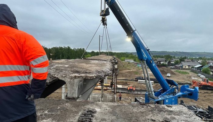 Часть балок путепровода демонтировали в районе станции Батарейной в Иркутске