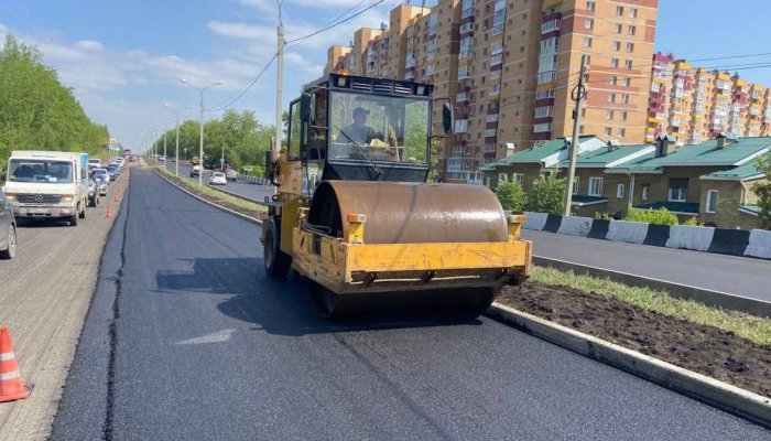 В Иркутске продолжается ремонт дорог большими асфальтовыми картами