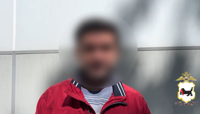 В Иркутске полиция задержала курьера телефонных мошенников