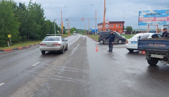 13-летний мальчик попал под колеса автомобиля в Черемхове