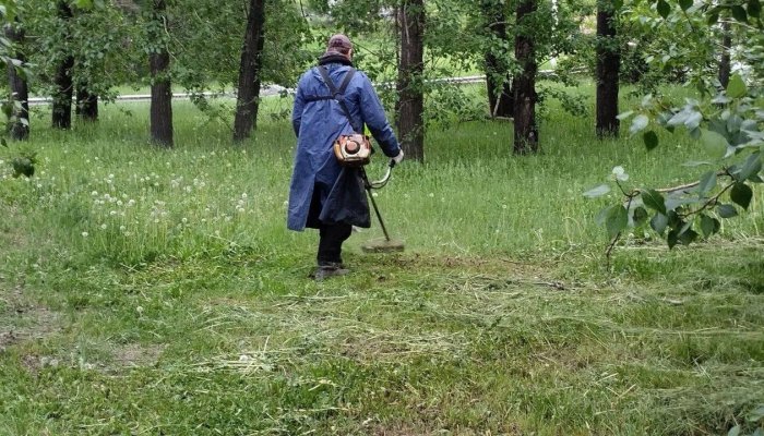 Рабочие продолжают уборку во всех районах Иркутска