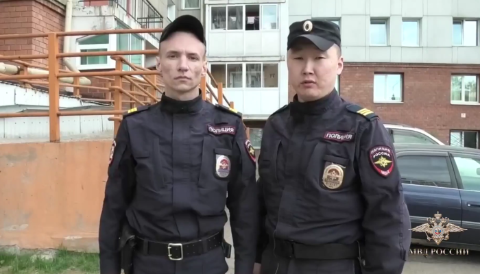 В Иркутске полицейских наградили за спасение детей на пожаре