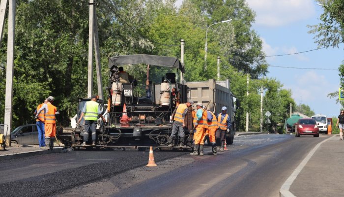 В Иркутске завершают обновление асфальта на улице Сеченова