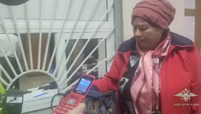 В Тулуне полицейские не дали пенсионерки стать жертвой мошенников