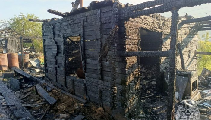 Пенсионер погиб на пожаре в Зиминском районе