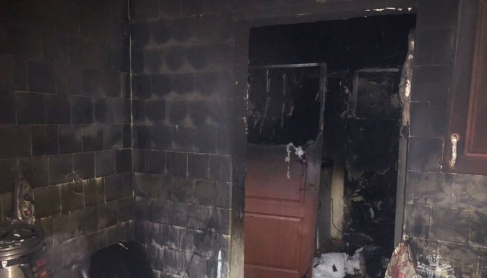 Два человека пострадали на пожаре в Ангарске