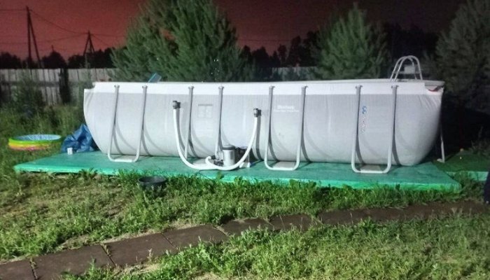 Двухлетняя девочка утонула в бассейне в Иркутском районе