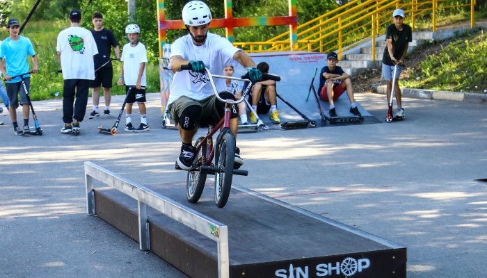 В Иркутске обновили скейт-площадку в Университетском
