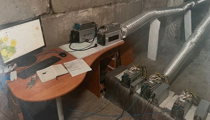 В Бодайбо обнаружили незаконную майнинговую ферму в управляющей компании