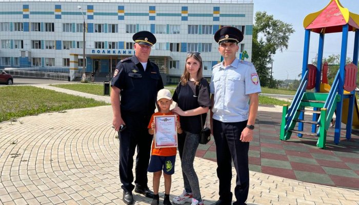 Пропавшего в Братском районе мальчика наградили грамотой полиции