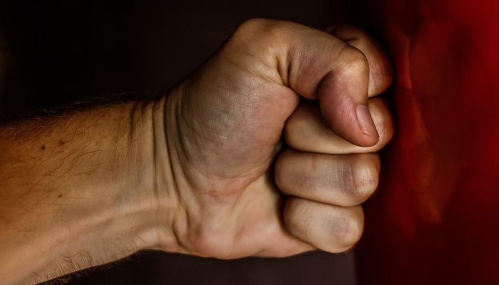 В Ангарске полиция разыскивает неизвестных, напавших на мужчину